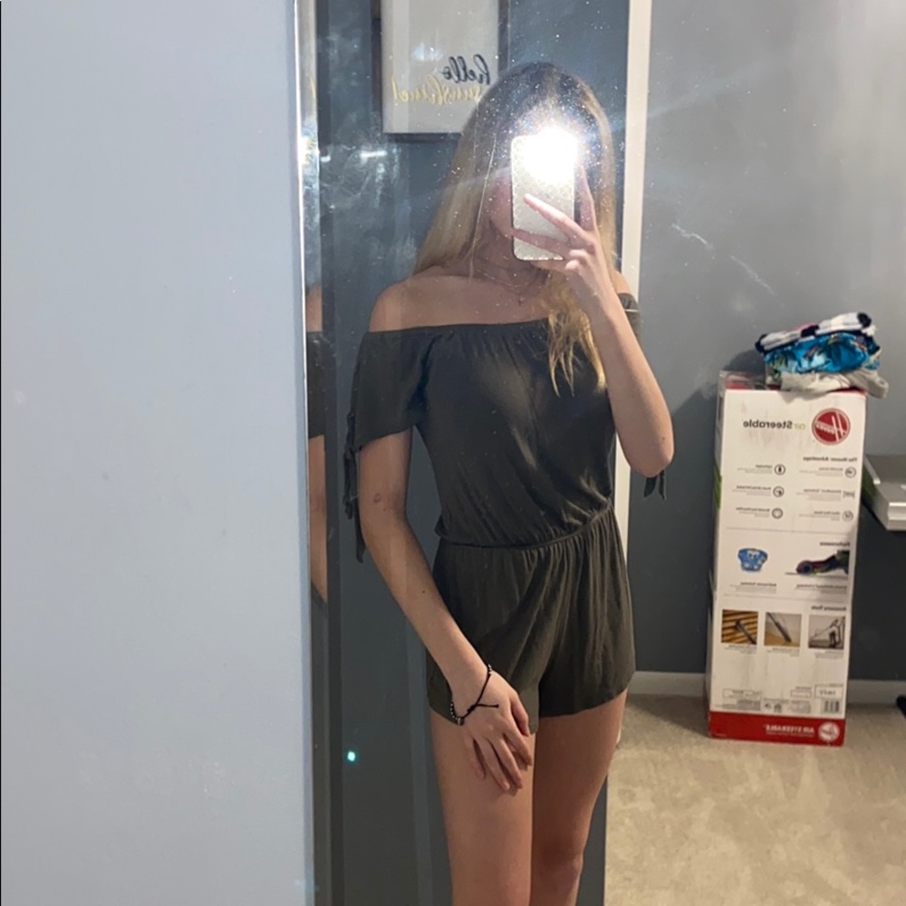 Green Rue 21 Romper!!